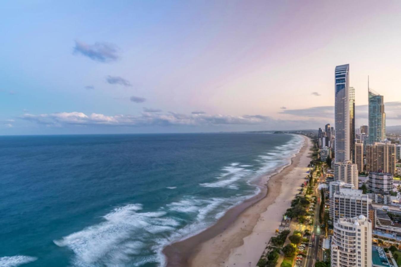 Sky In Surfers Paradise With Panoramic Views *