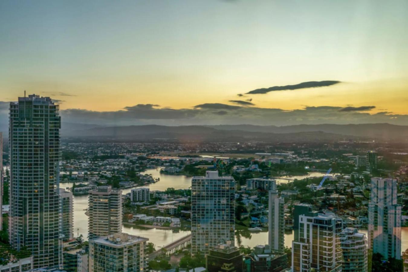 Sky In Surfers Paradise With Panoramic Views *